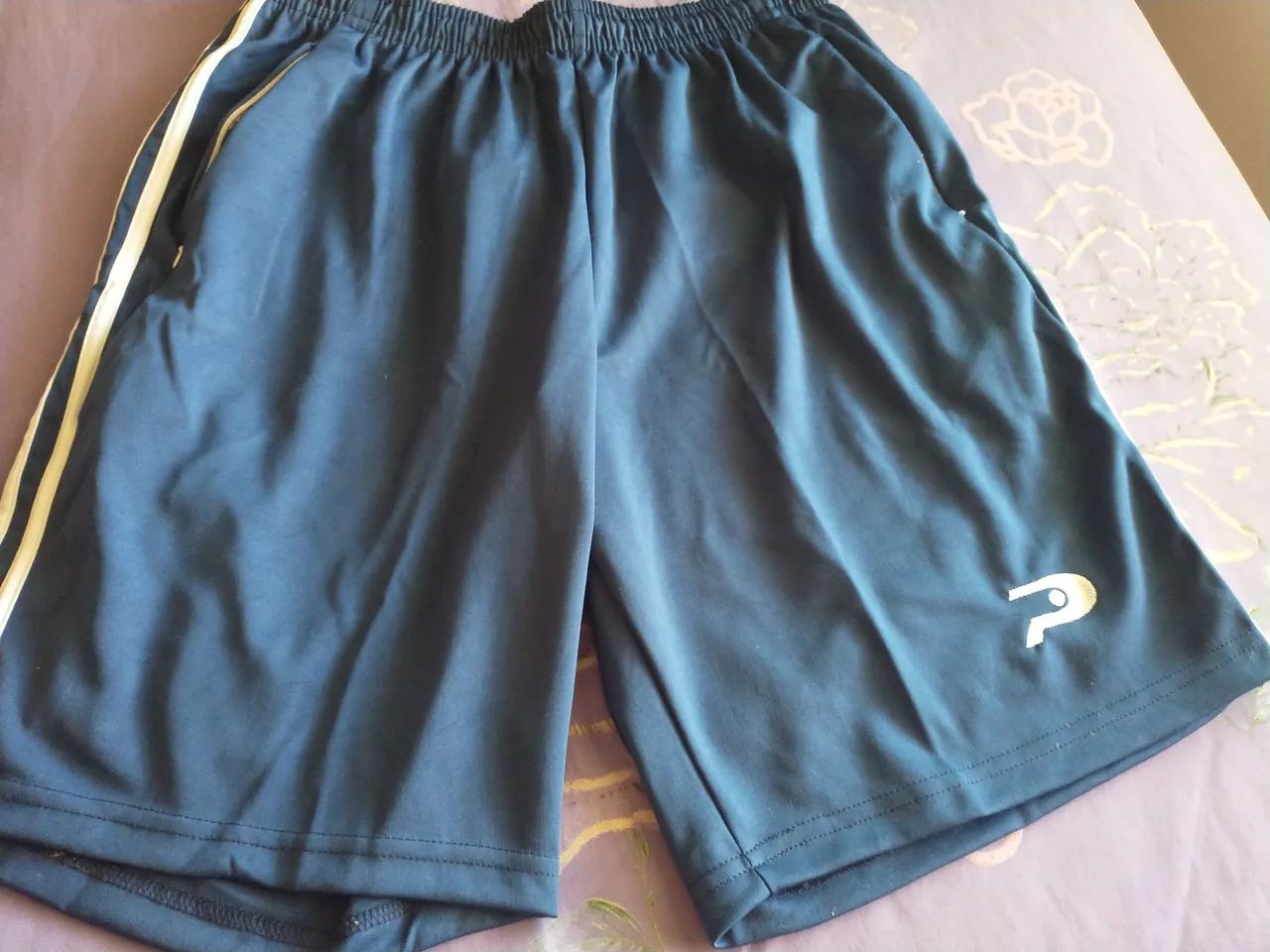 Desapego bermudas de malha nova número G - Foto 2