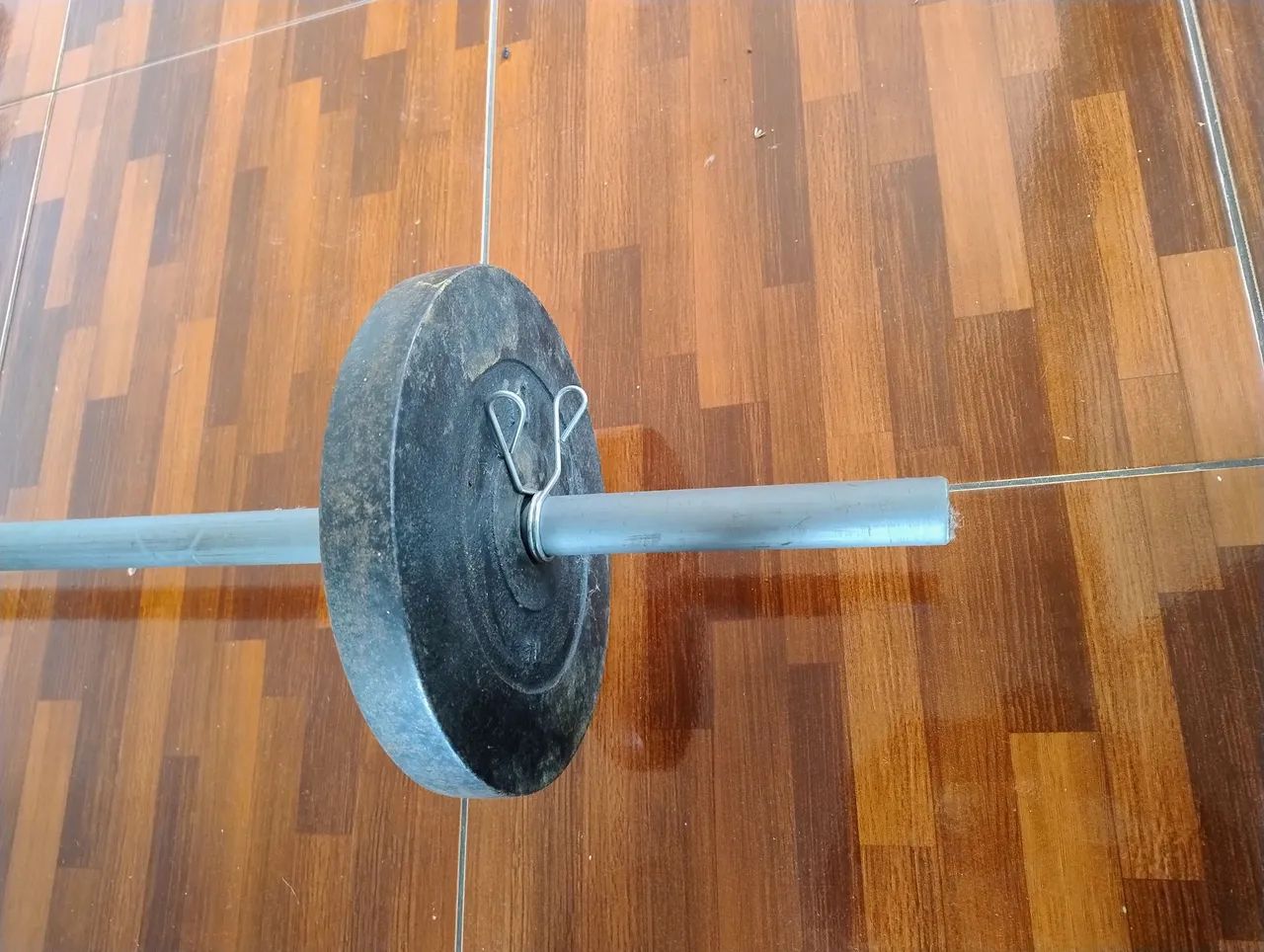 02 HALTERES 10KG + BARRA - Foto 3