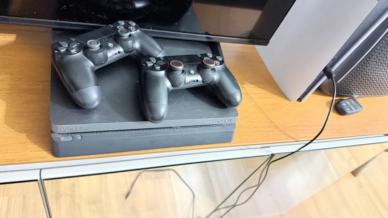Ps4 slim 