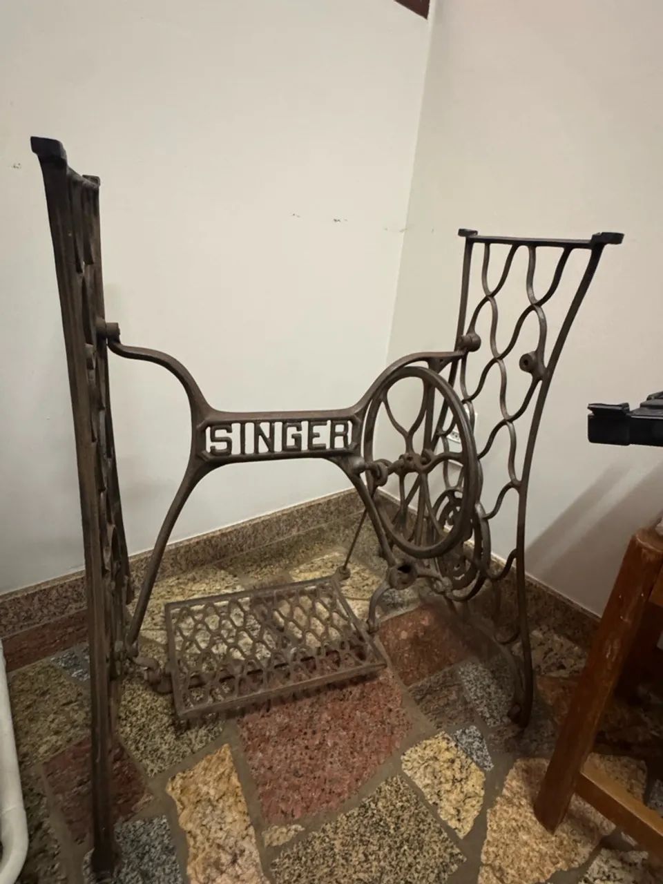 Base máquina costura antiga aí ver
