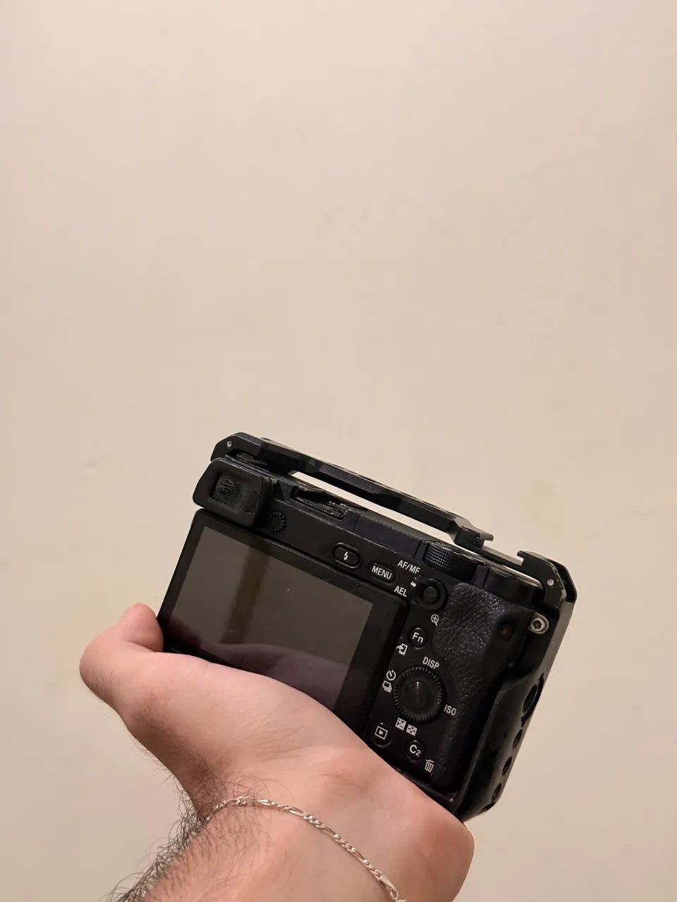 SONY A6300 + CAGE + LENTE 