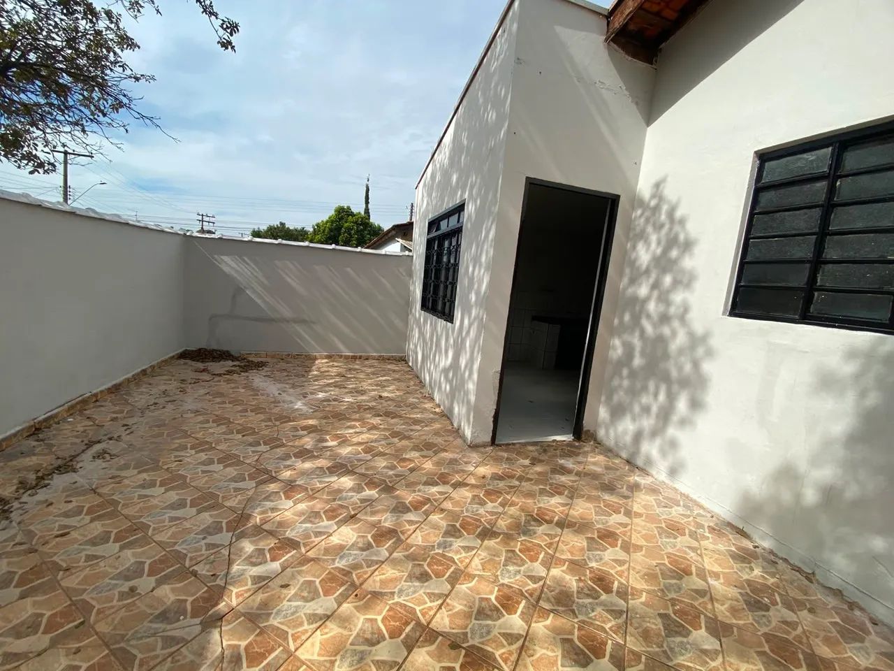 CASA COM PISCINA VENDE OU TROCA  - Foto 5