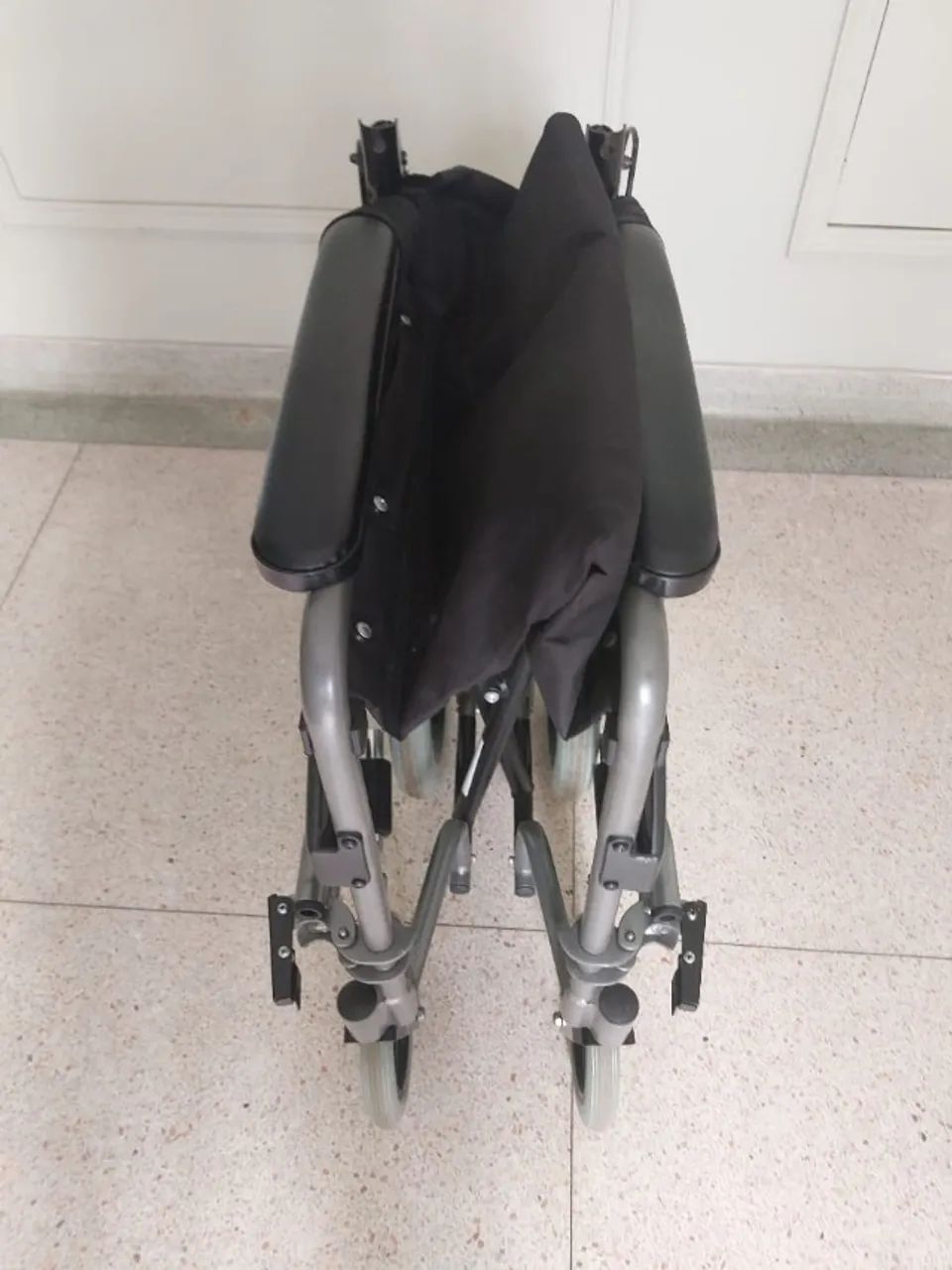 Cadeira de Rodas - Foto 2