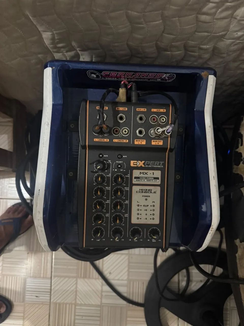Rack móvel e mesa de som 