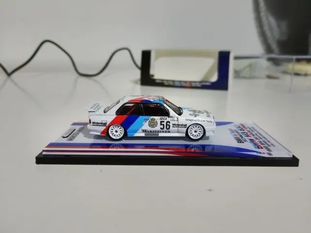 Miniatura BMW M3 E30 DTM 1/64  - Foto 4