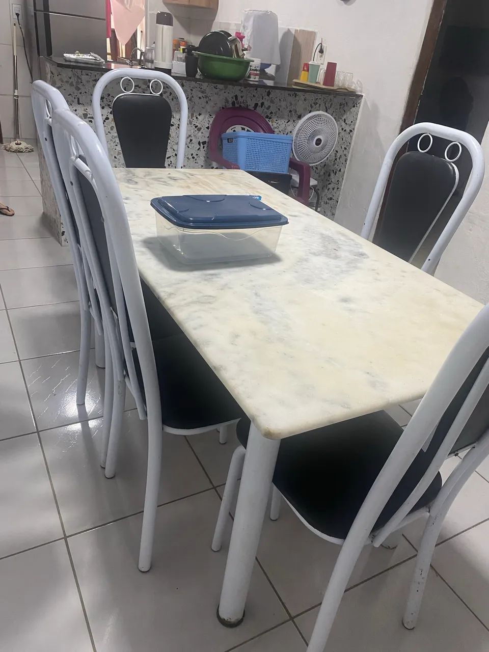Mesa de mármore 6 cadeiras 