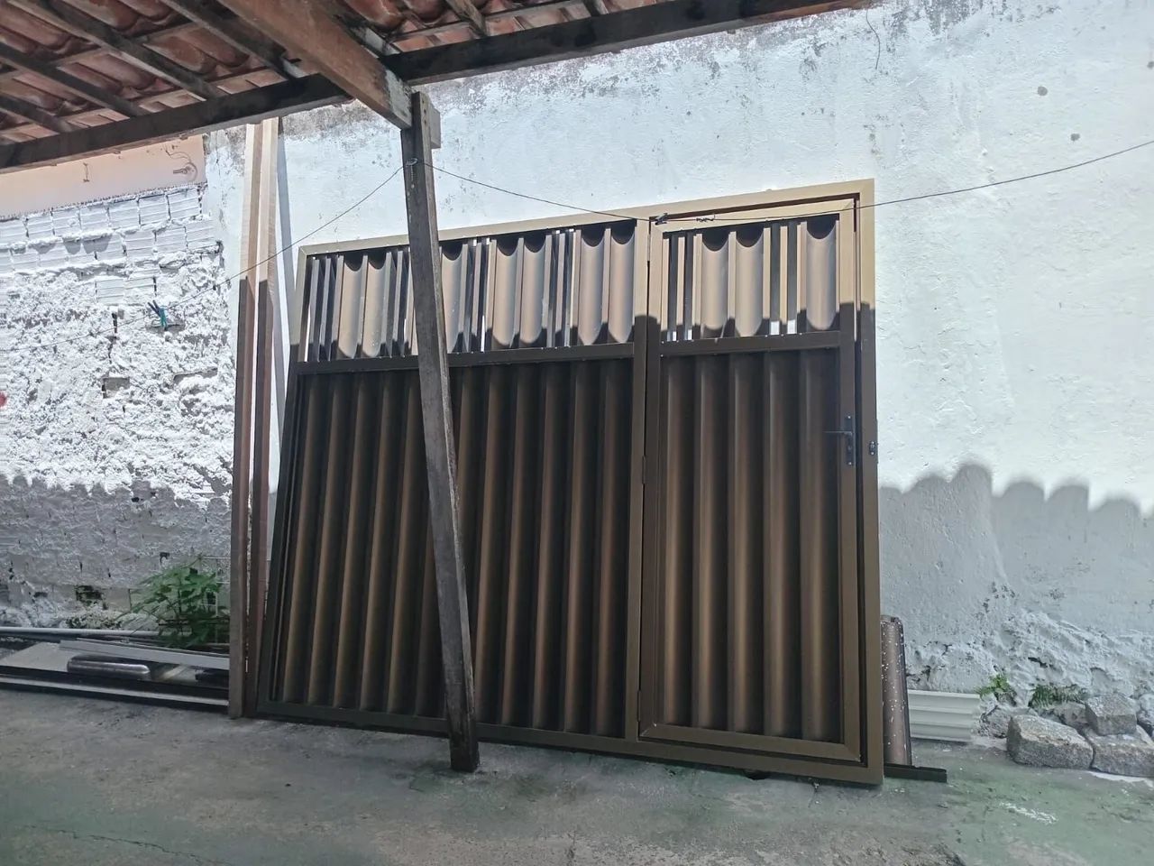 Portão de alumínio Bronzer