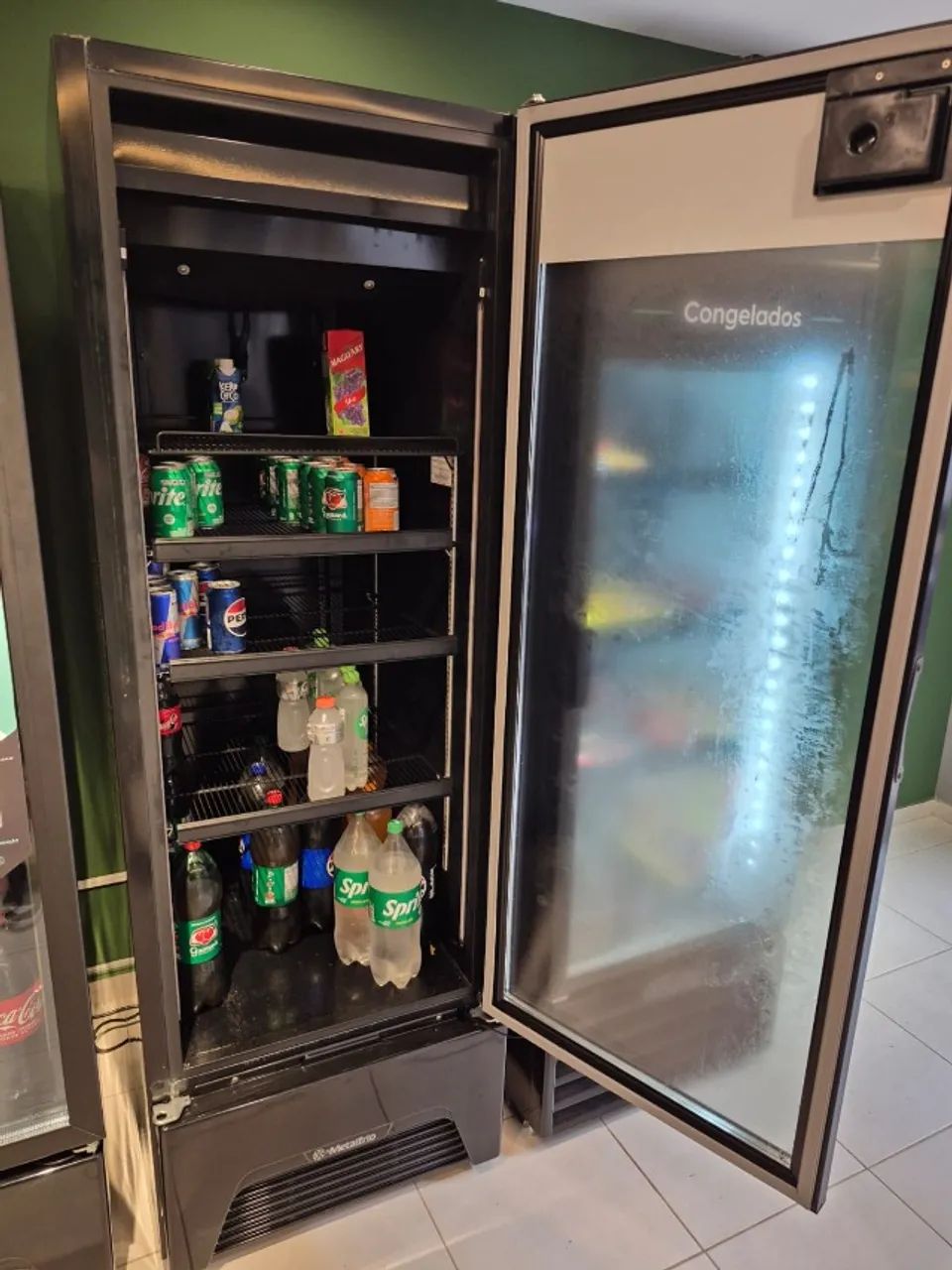 C様オーダー Cervejeira Metalfrio Optima All Black 220v - Geladeiras e Freezers