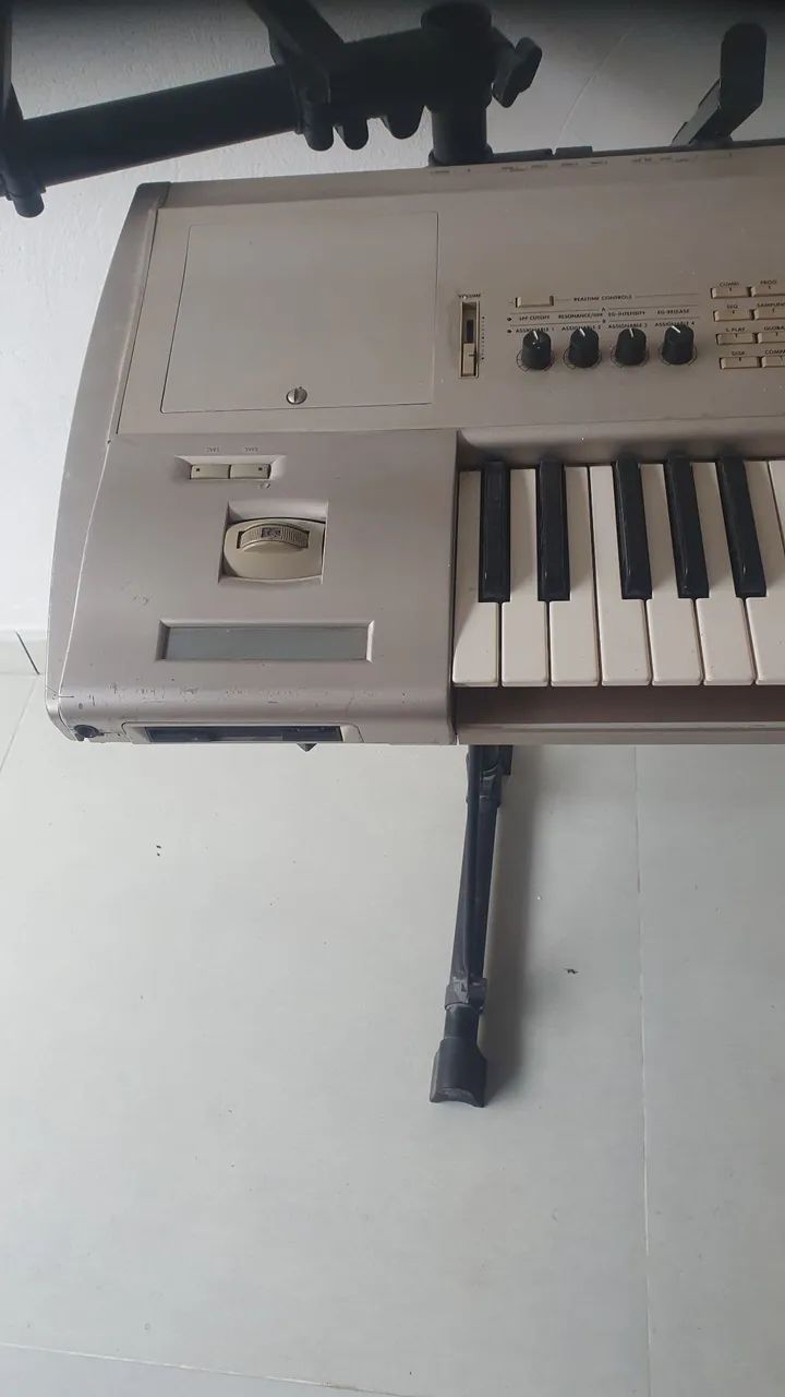 Teclado korg triton studio 61 - Foto 4