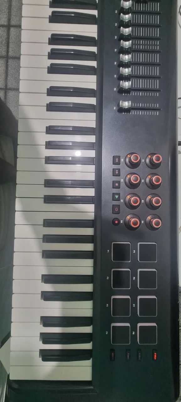 Controlador behringer motor61 funcionando todo ok - Foto 3