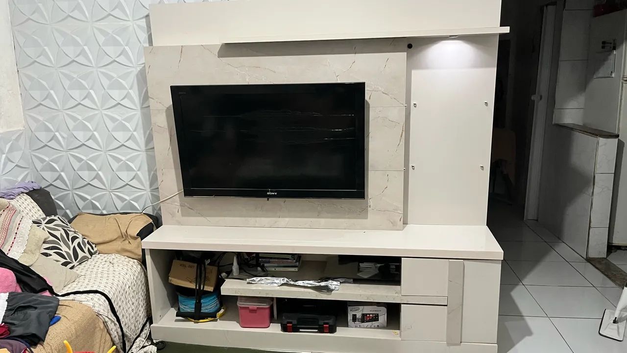 Rack com painel e iluminação 