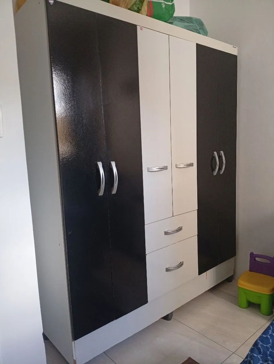Guarda roupa 6 portas e 2 gavetas  - Foto 3
