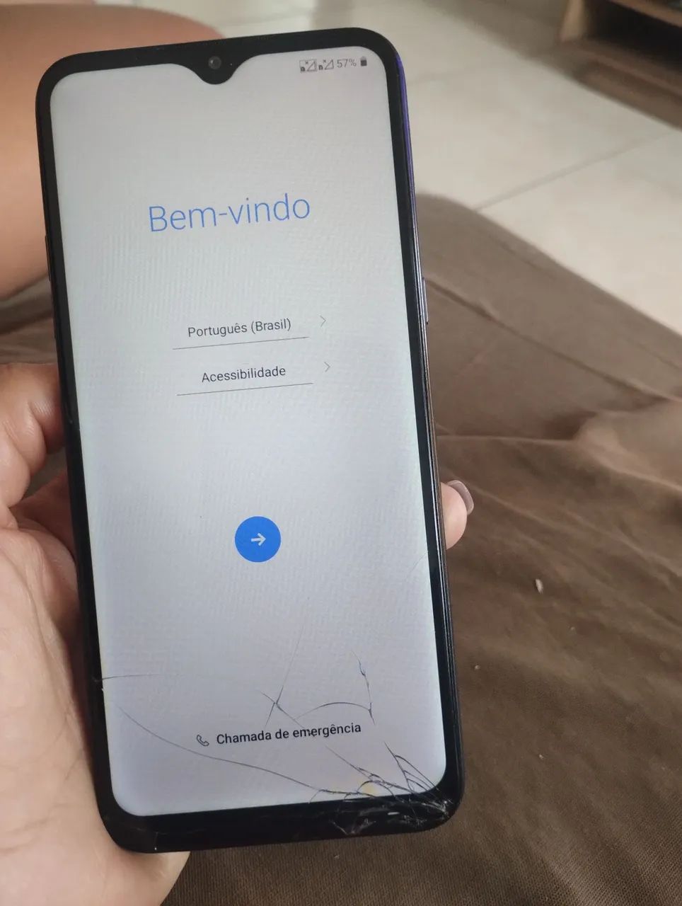 Funcionando, tela trincada.