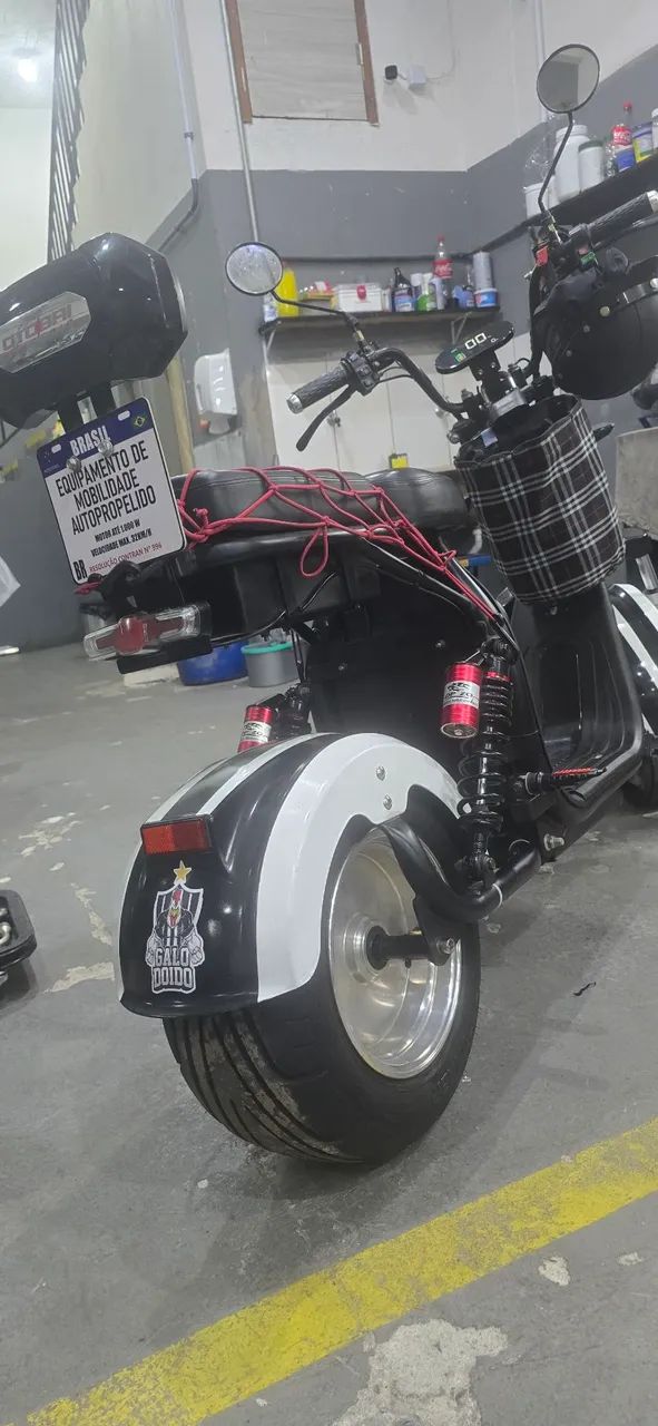 Scooter X12 Preta e Branca 