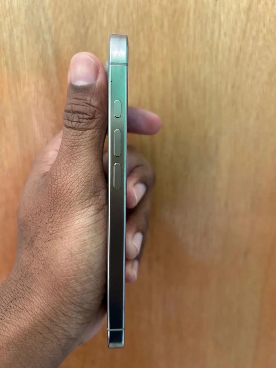 iPhone 16 pro - Foto 3