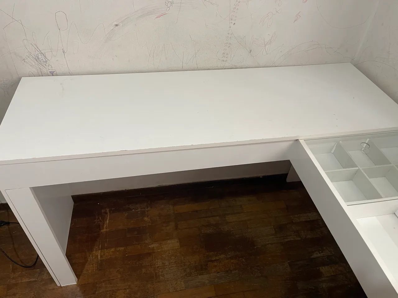 Escrivaninha e penteadeira em Ótimo estado 