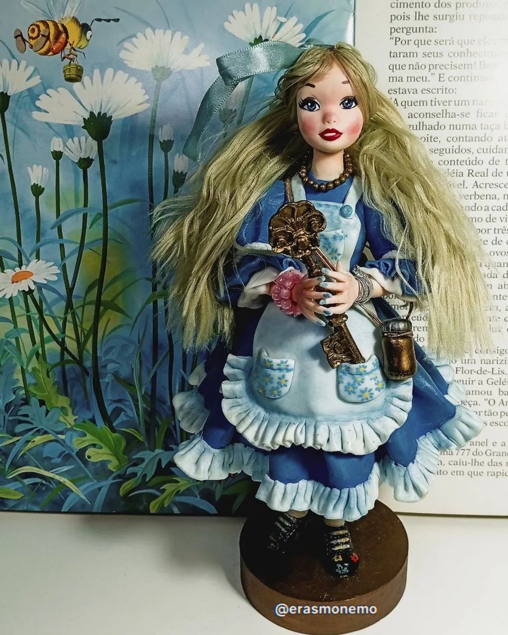 Alice no país das maravilhas boneca 