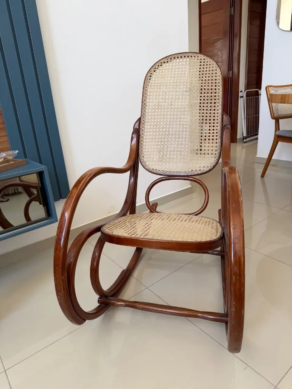 Cadeira de Balanço Estilo Thonet - Foto 2