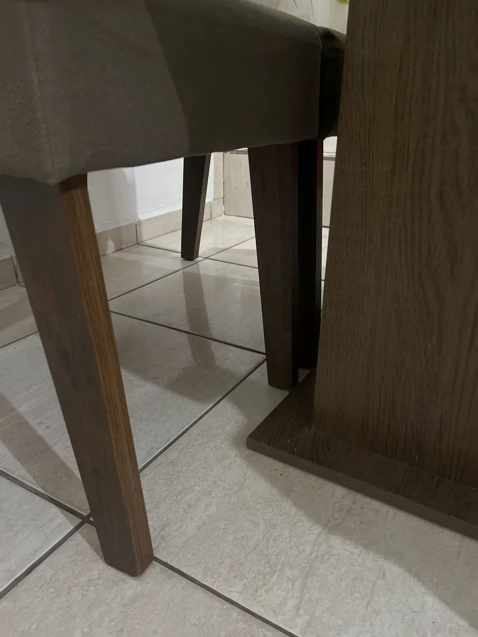 Mesa de vidro com 4 cadeiras  - Foto 2