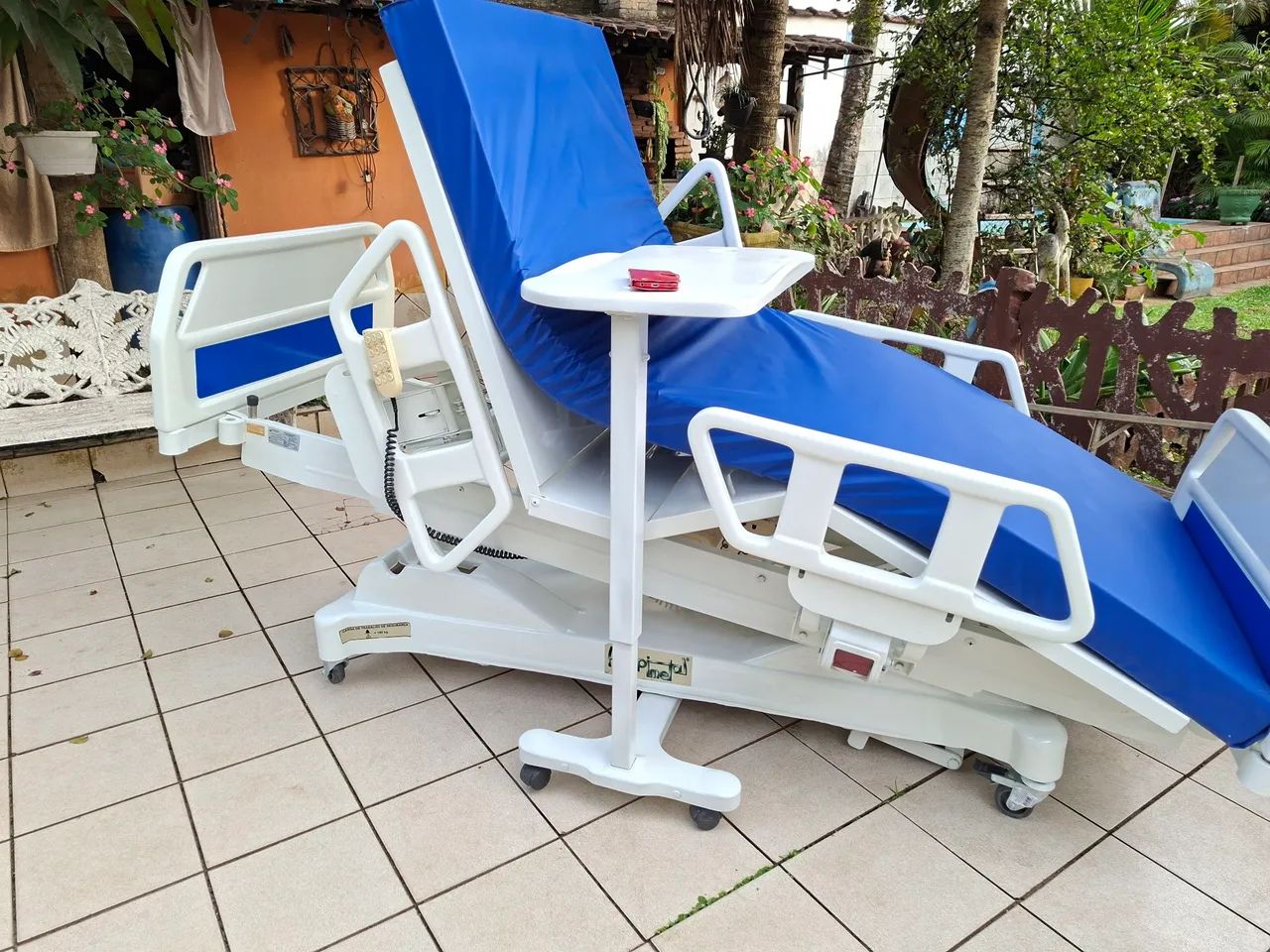 Cama hospitalar poltrona total eletric.