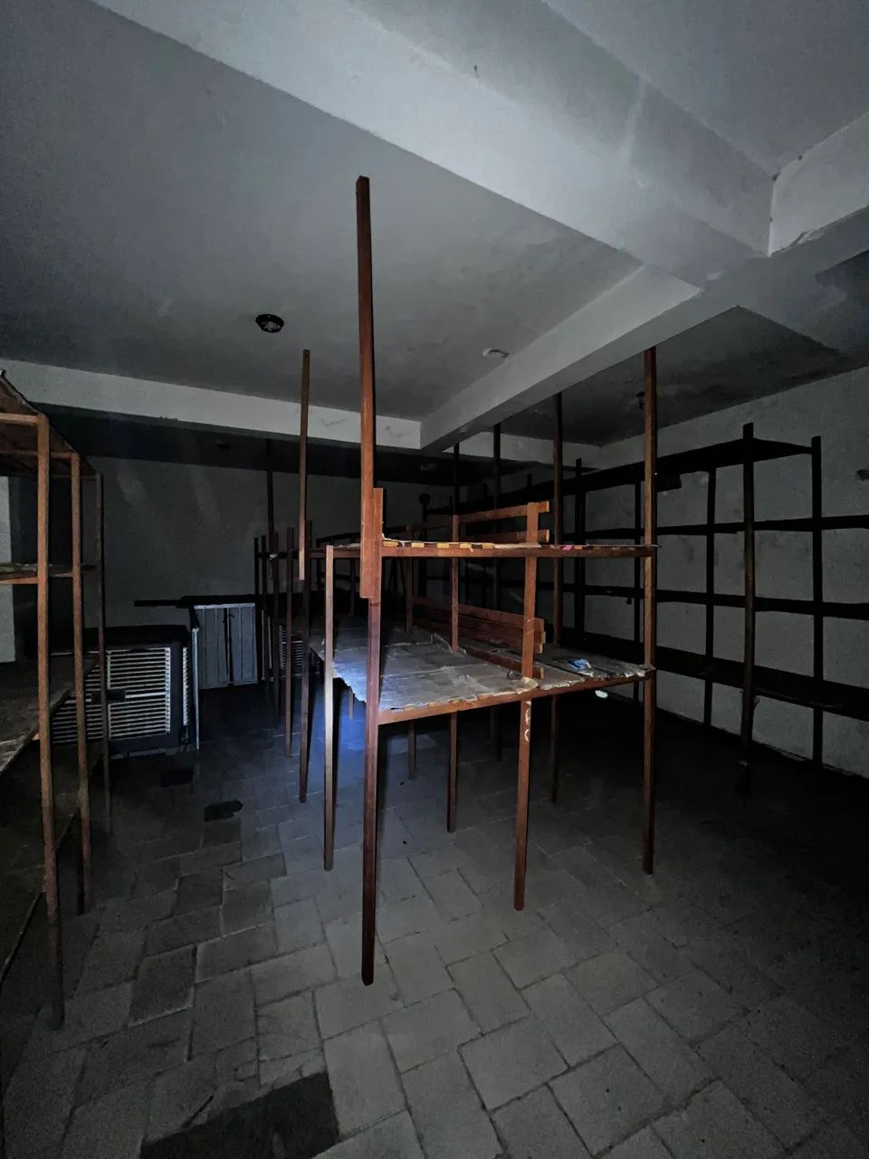Estrutura de prateleiras de madeira  - Foto 3
