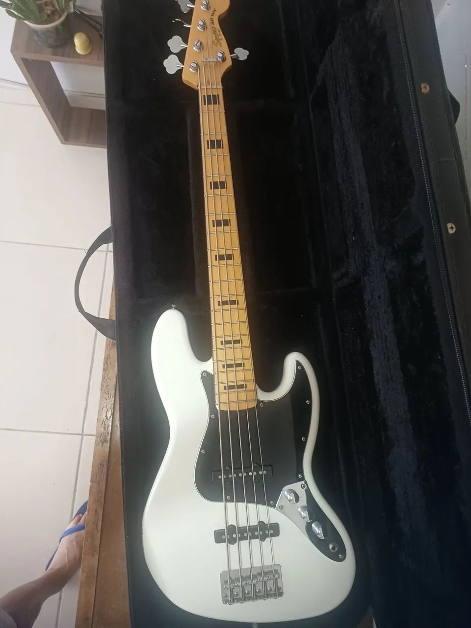 Contra baixo Vintage Modified Squier 