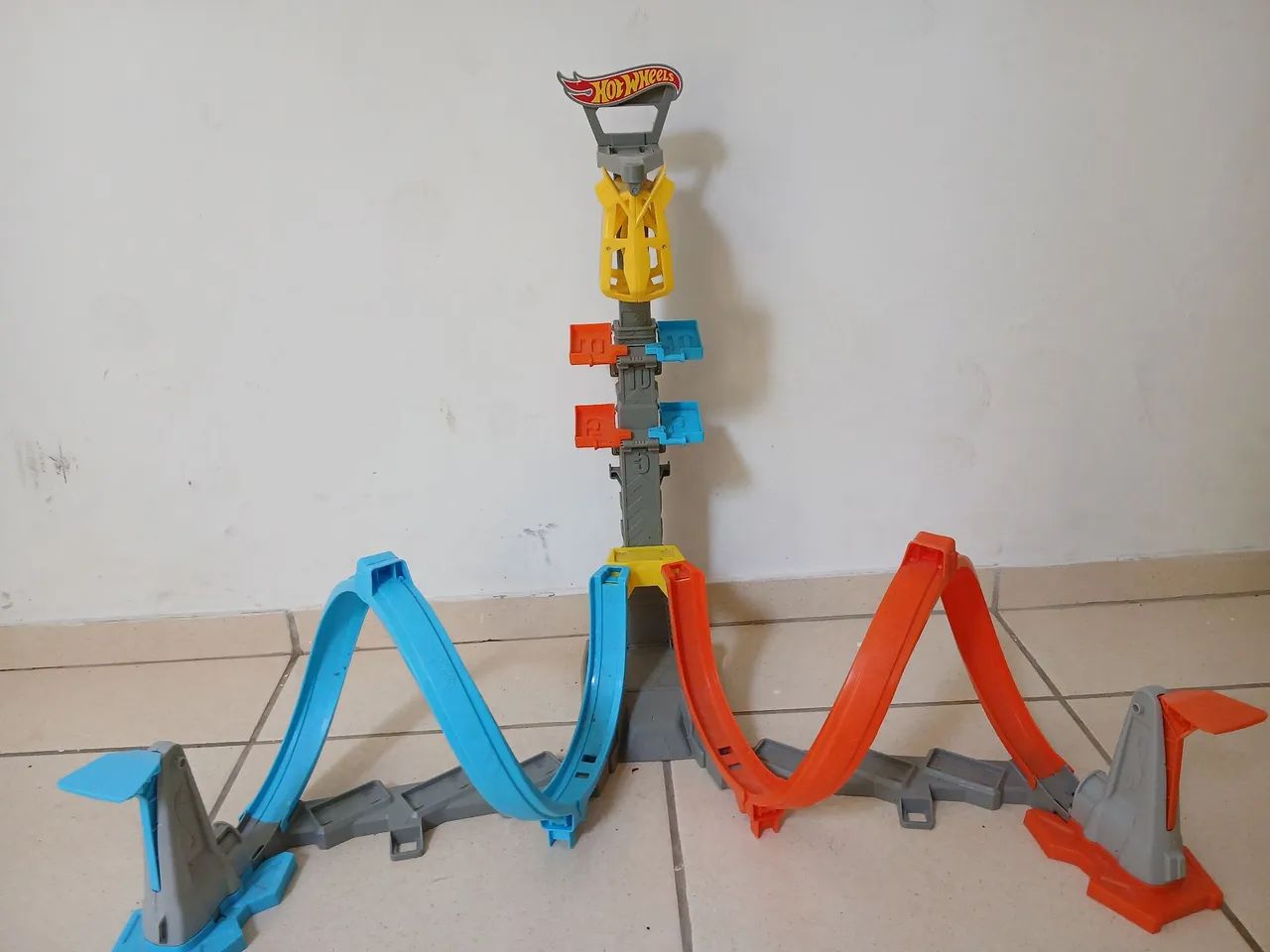 Pista hotwheels com carrinho  - Foto 2