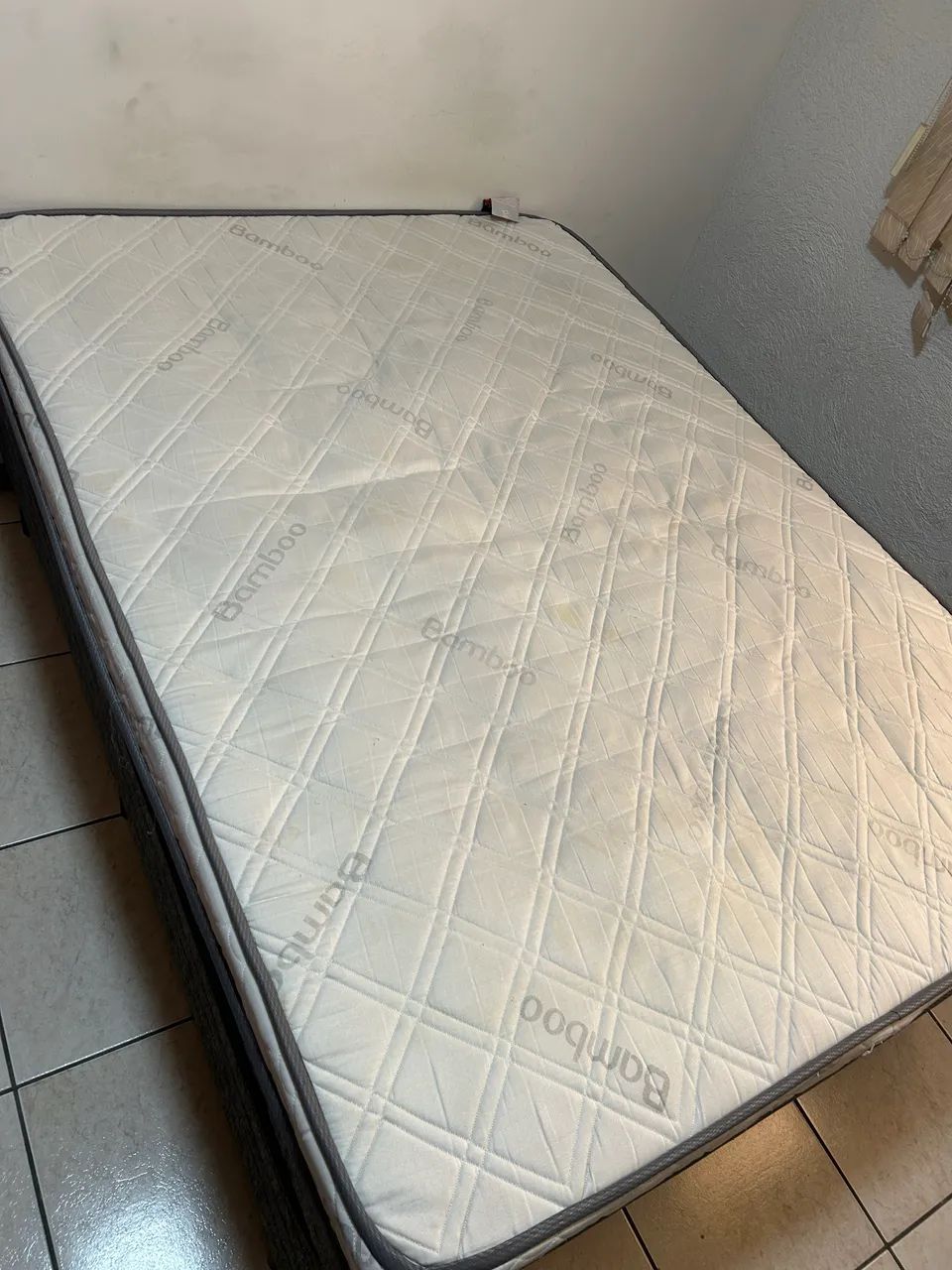 Cama de Casal EM ESTADO DE NOVA!
