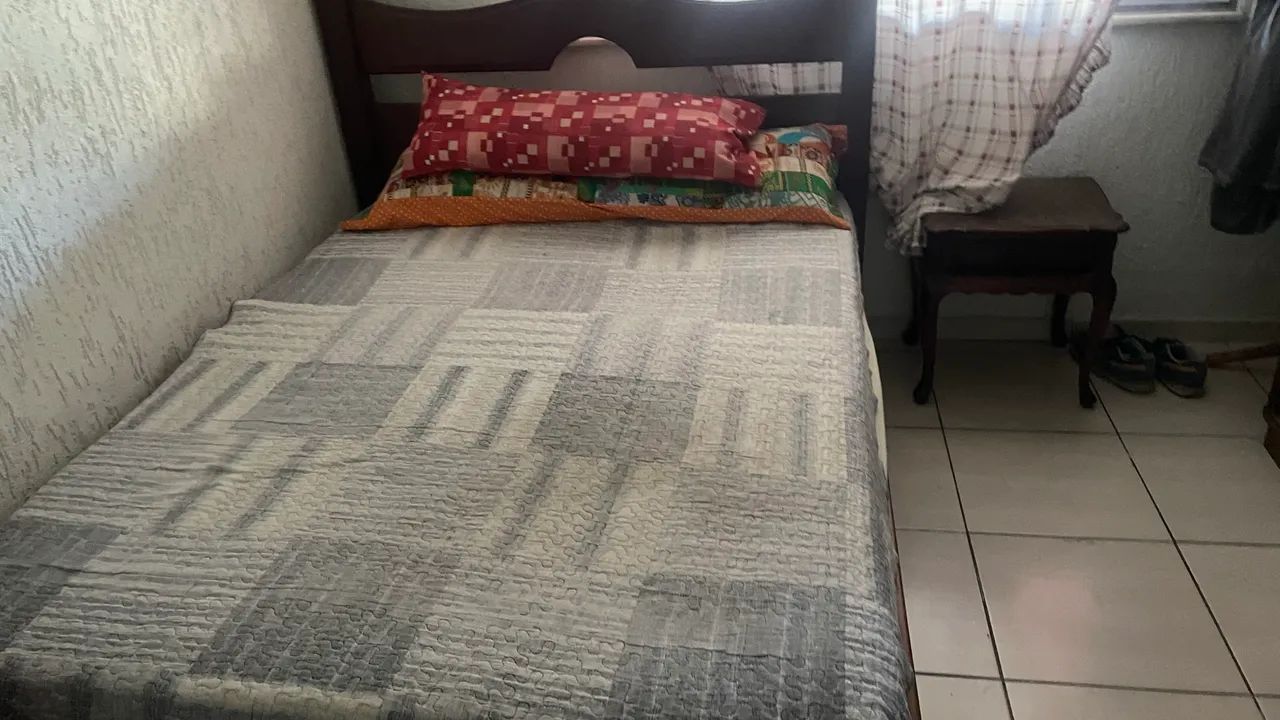 Cama de casal de madeira maciça  - Foto 2