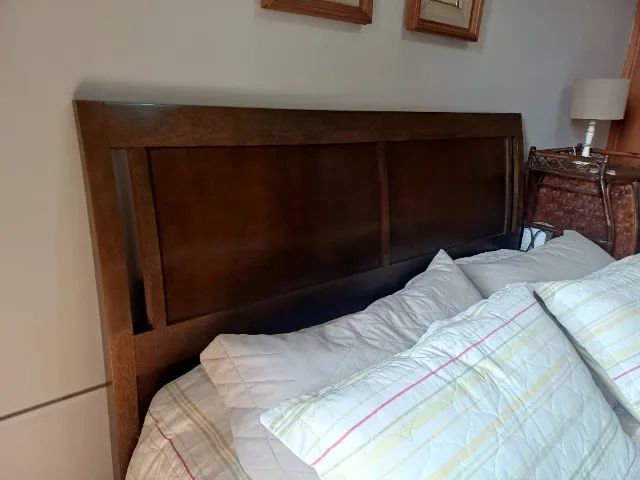 Cama madeira Queen  com colchão  - Foto 3