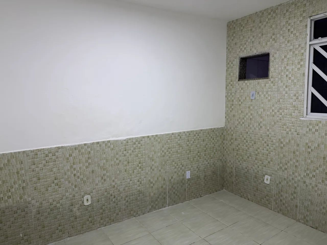 Alugo casa em rua fechada com portão automático  - Foto 5