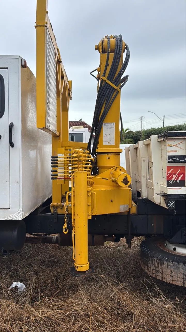 Caminhão Cargo 1317 munk e cabine suplementar  - Foto 4