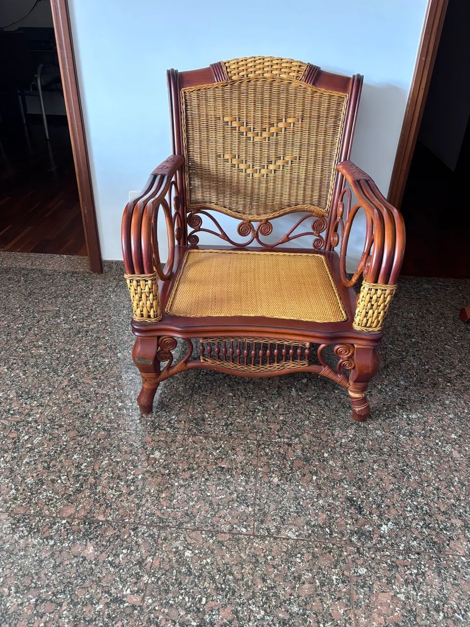 Poltronas de ratam bem conservadas - Foto 3