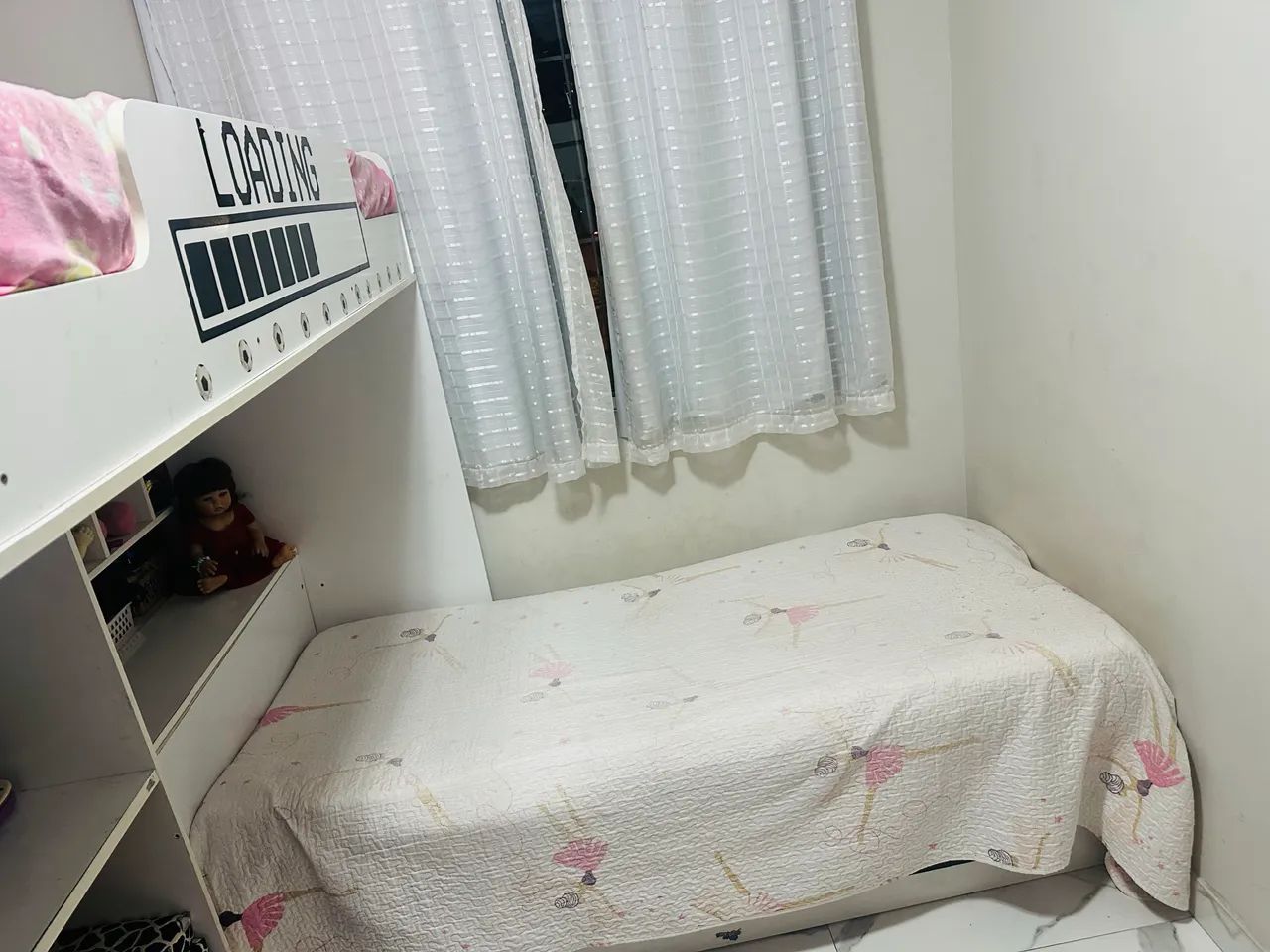 Cama beliche com escrivaninha 