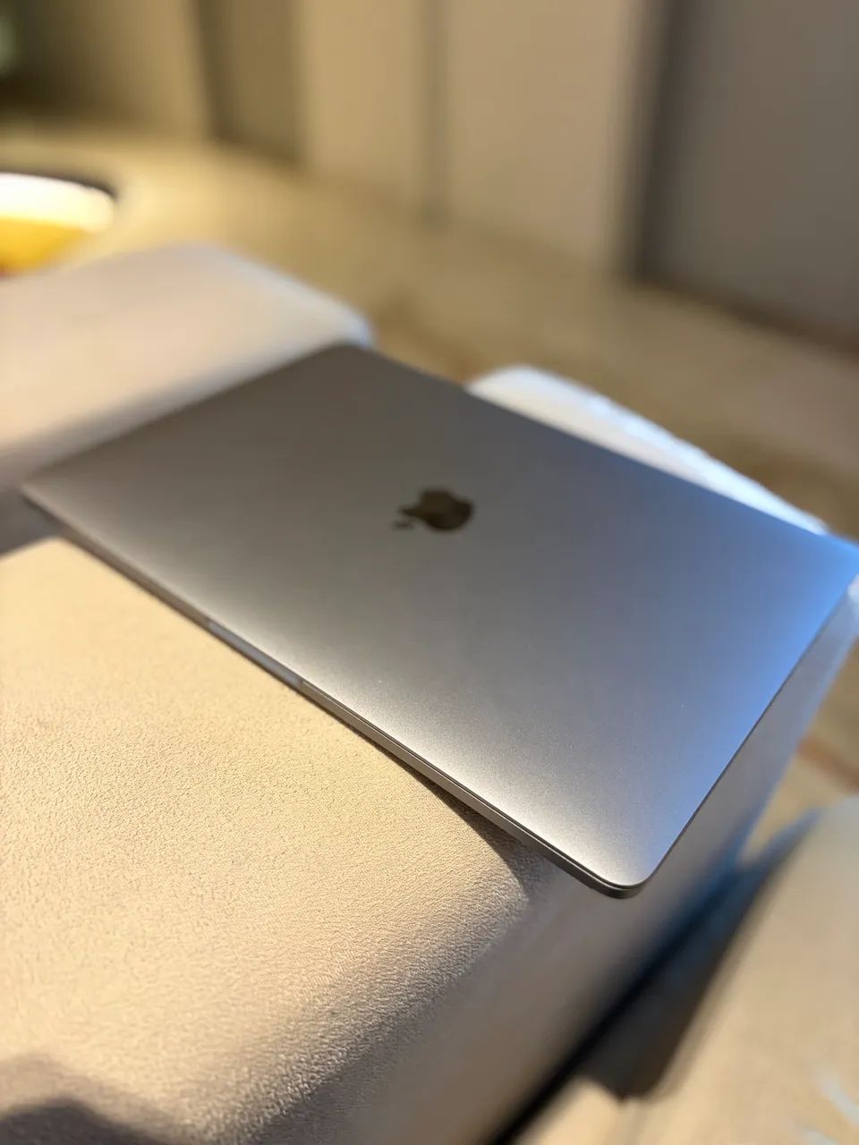 MacBook Pro Late 2020 (I5, 512 GB, 16 gb de RAM, 4 portas