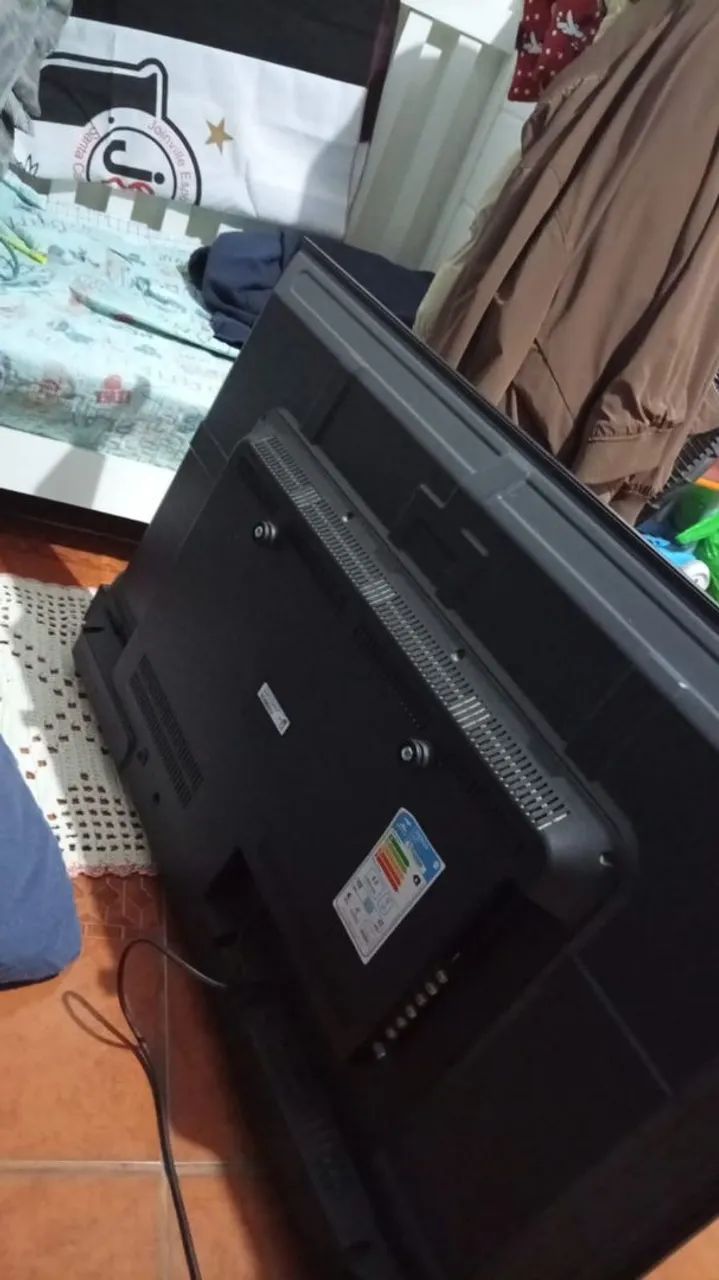 VENDO TV 43 POLEGADAS COM URGENCIA. - Foto 2