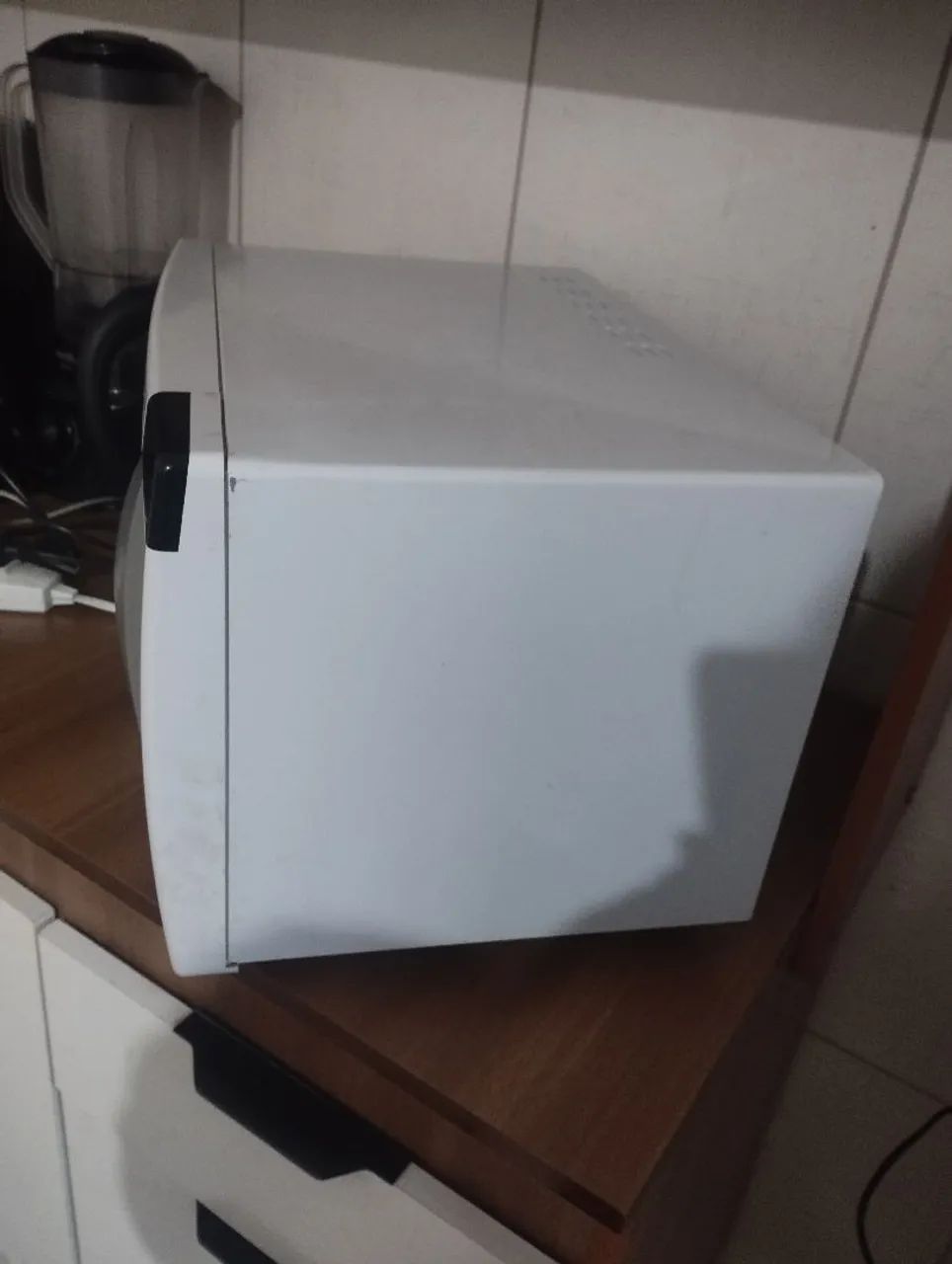 Vendo microondas Eletrolux 20L - Foto 4