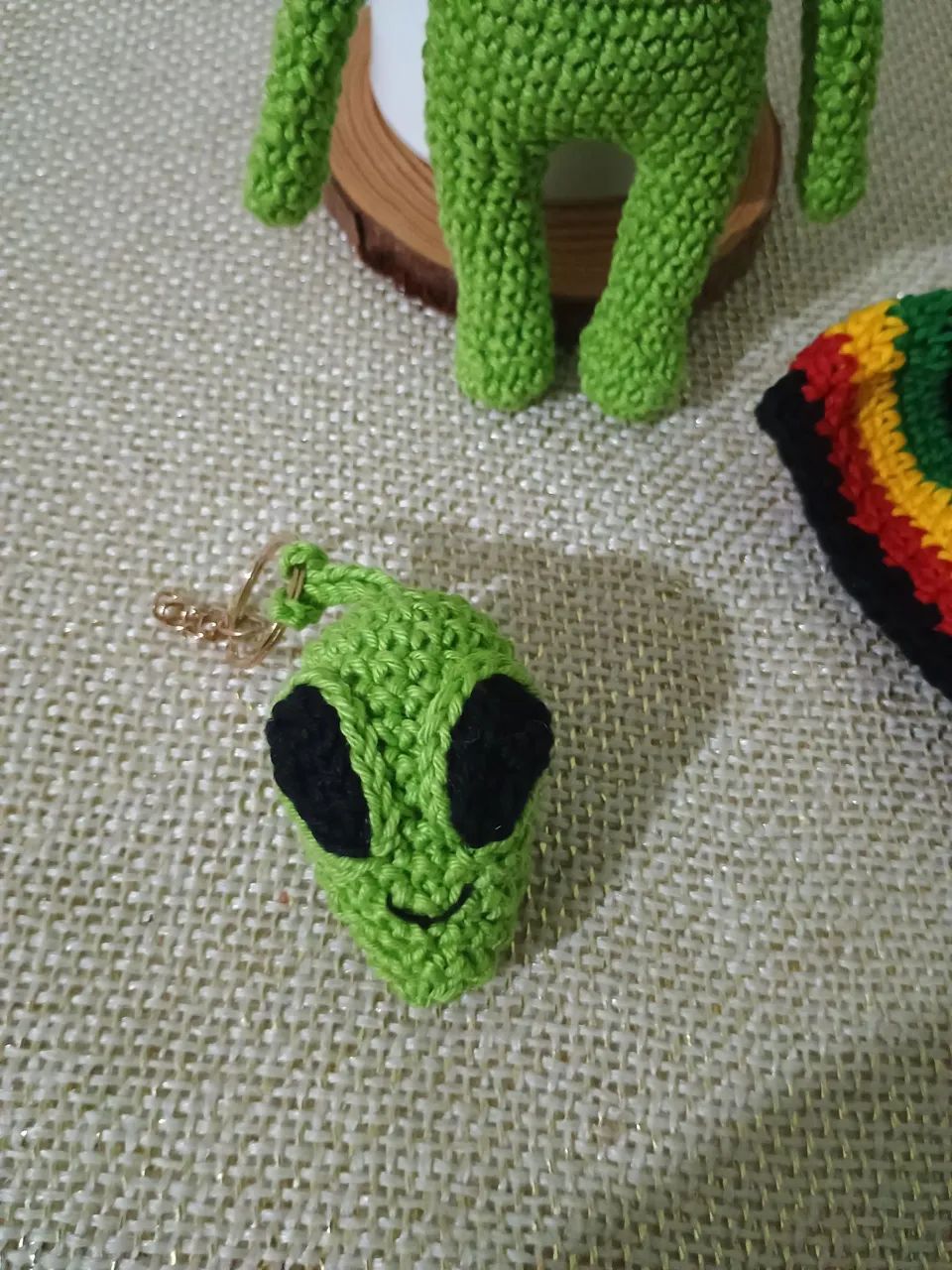 Alien+ chaveiro em amigurumi/crochê  - Foto 5