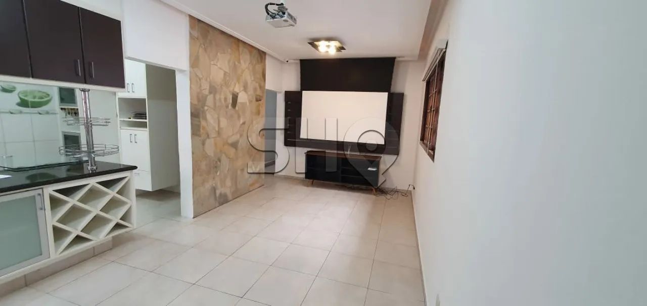 Casa térrea ! Muito bem localizada ! Segurança e tranquilidade !