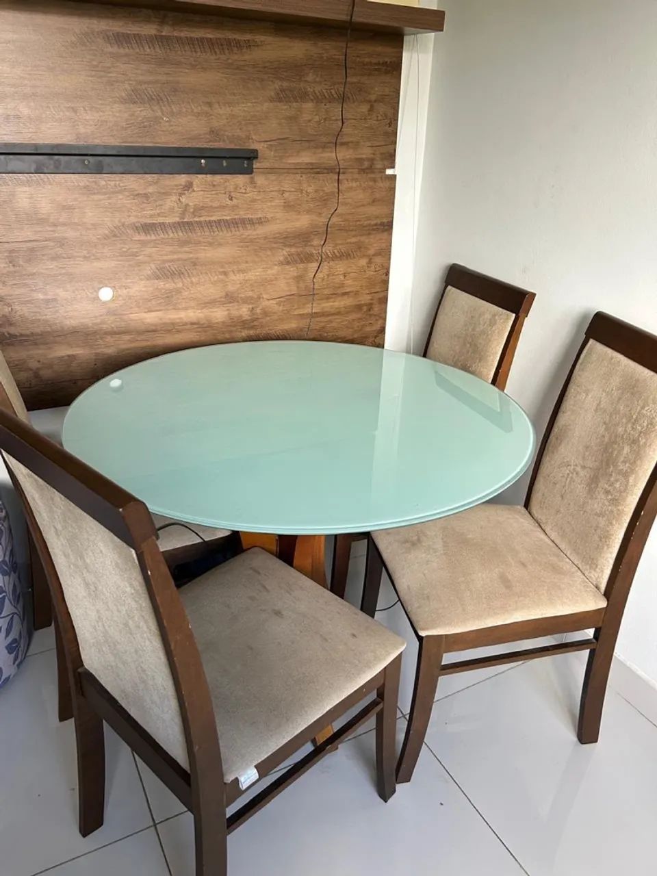 Mesa de Jantar + 4 Cadeiras - Foto 2