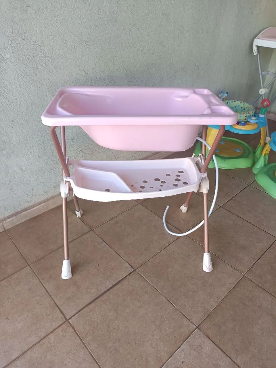 Banheira com suporte e porta objetos Galzerano rosa - Foto 6