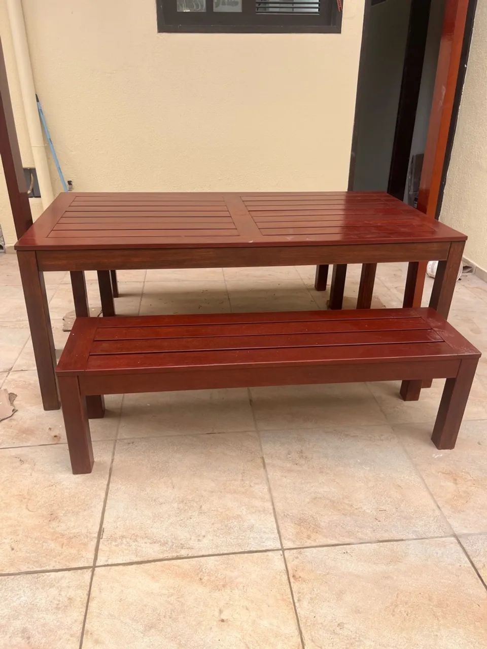 Mesa e dois bancos de madeira rústicos - Foto 3