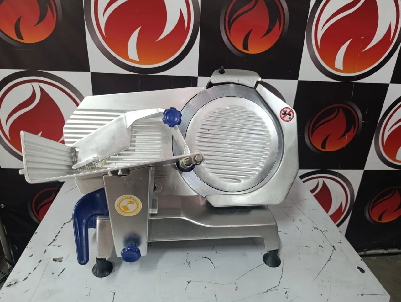 Cortador de frios industrial manual 220 volts marca Gural modelo GLP 330 - Foto 4