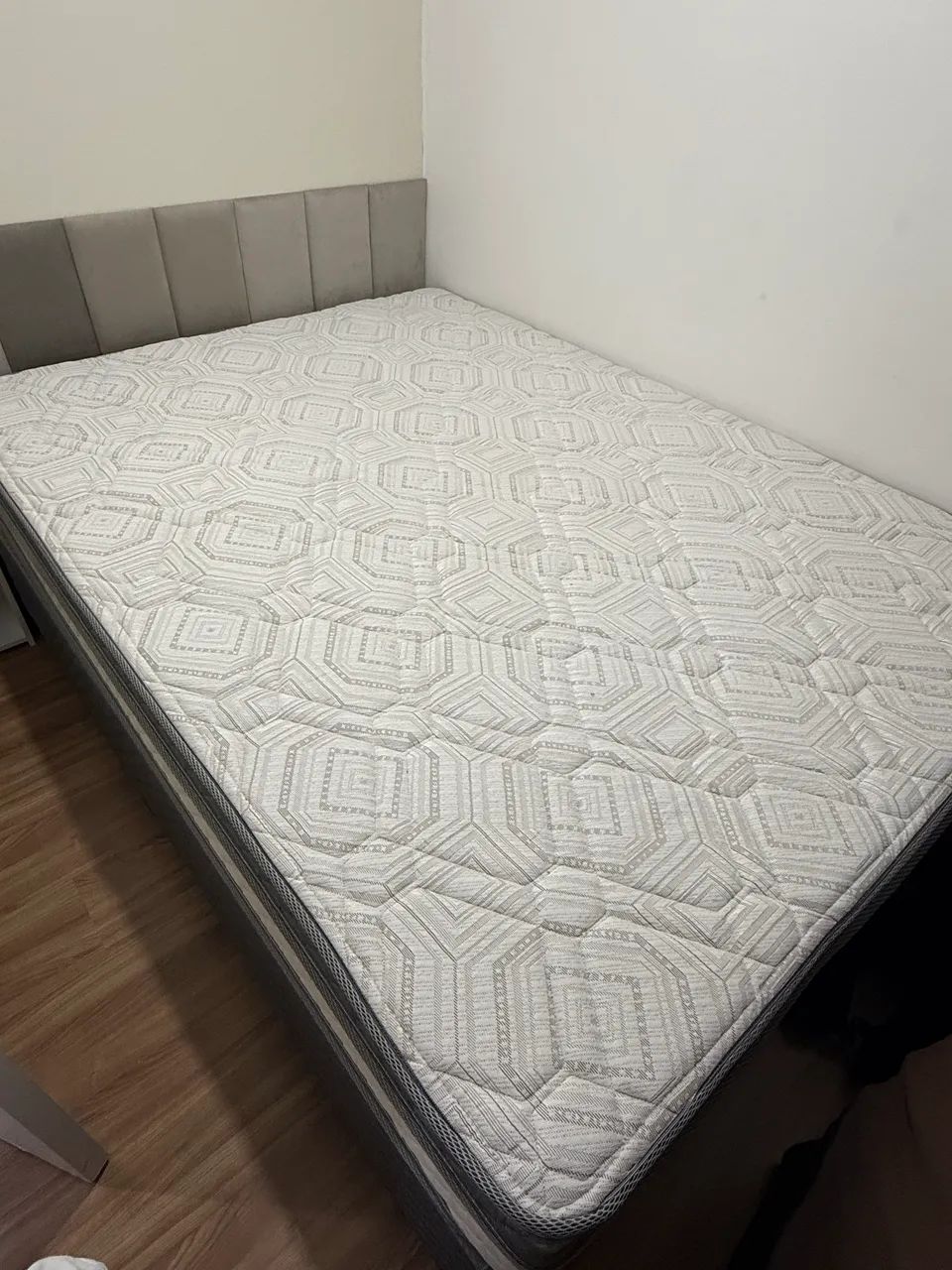 Cama Box - Molas Ensacadas e Pillow Top
