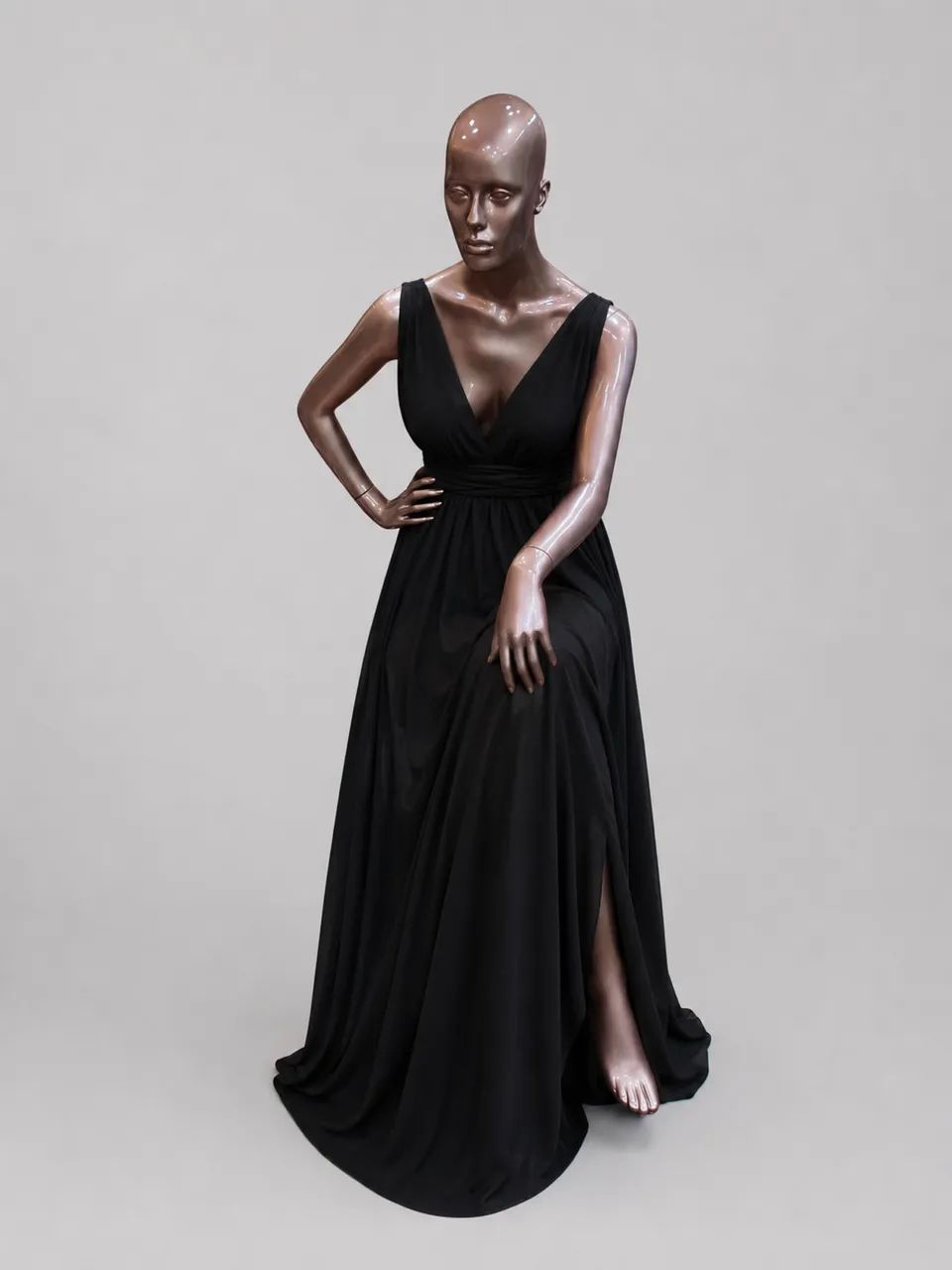 Manequim feminina sentada 