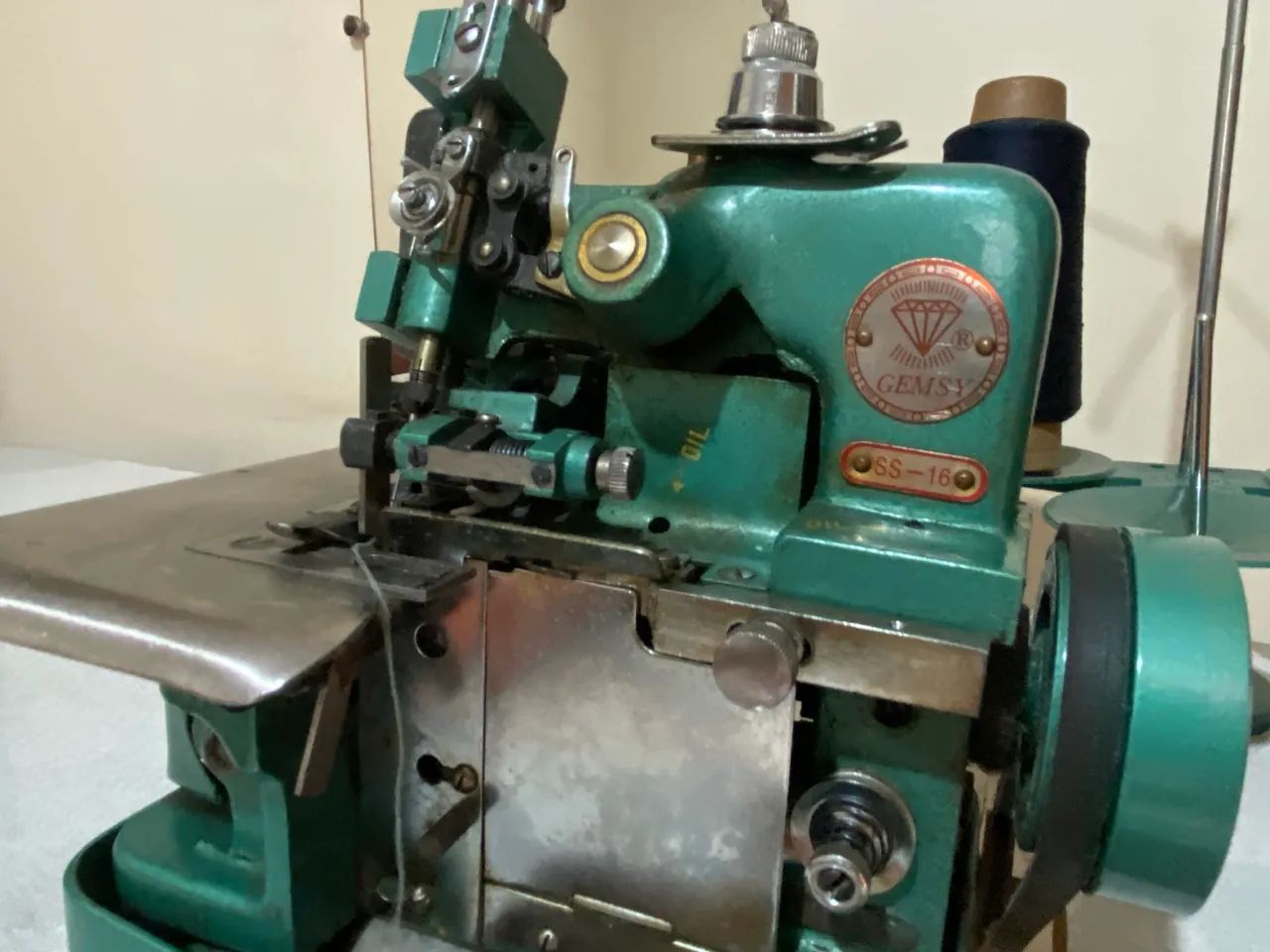 Maquina Overlock  - Foto 2