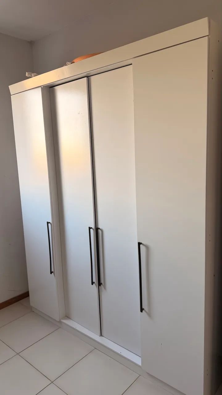 Guarda roupa de 4 portas 
