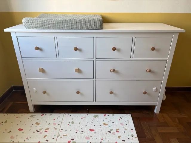Cômoda de madeira branca infantil / bebês IKEA - Foto 4