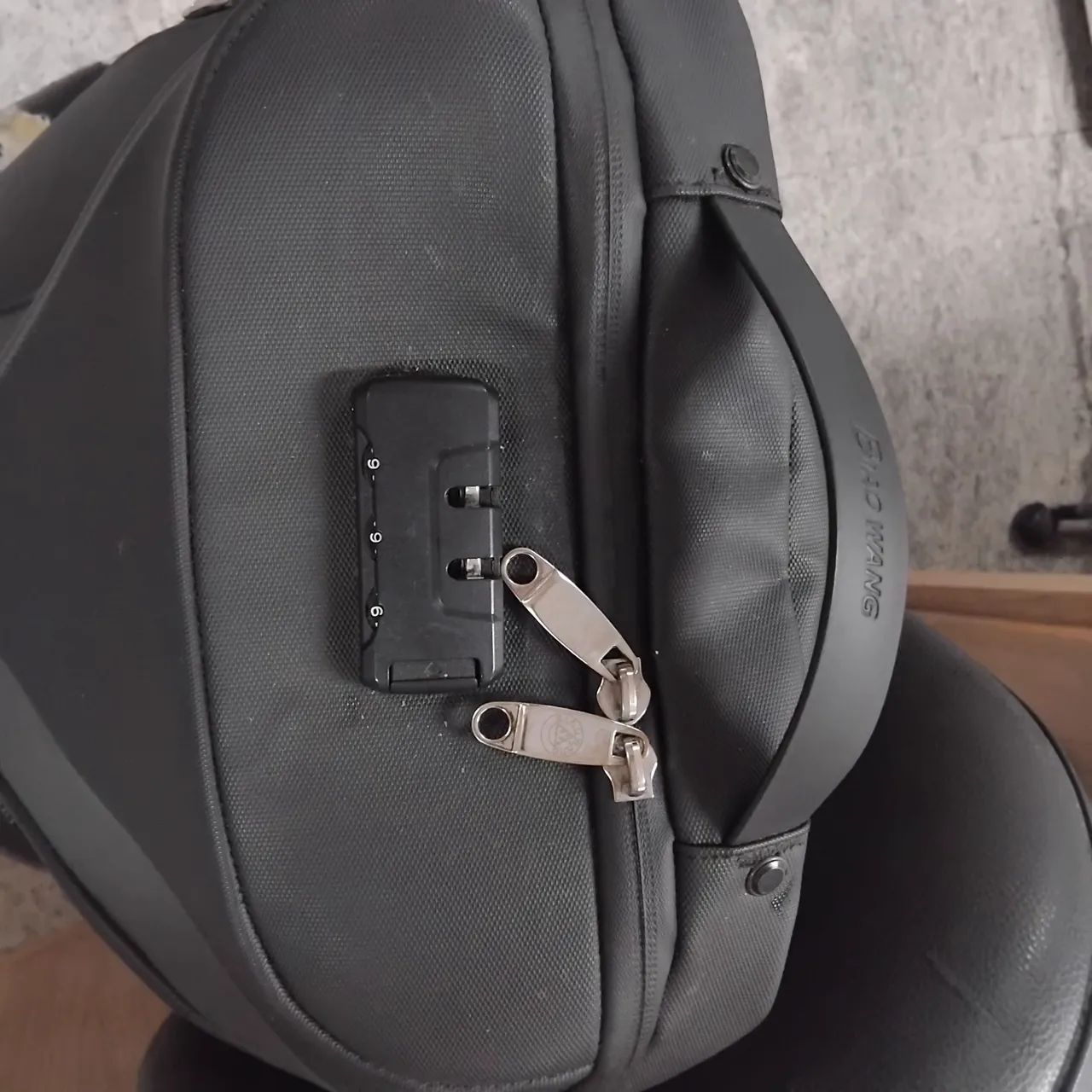 Vendo mochila preta usada