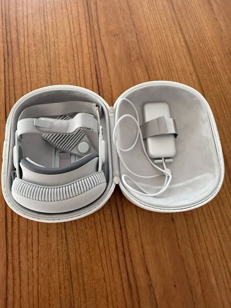 Apple Vision Pro 256GB Original com Case de Viagem - Foto 5